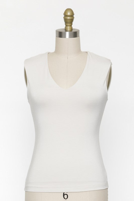 Mollie Lined V-Neck Top in Antique White
