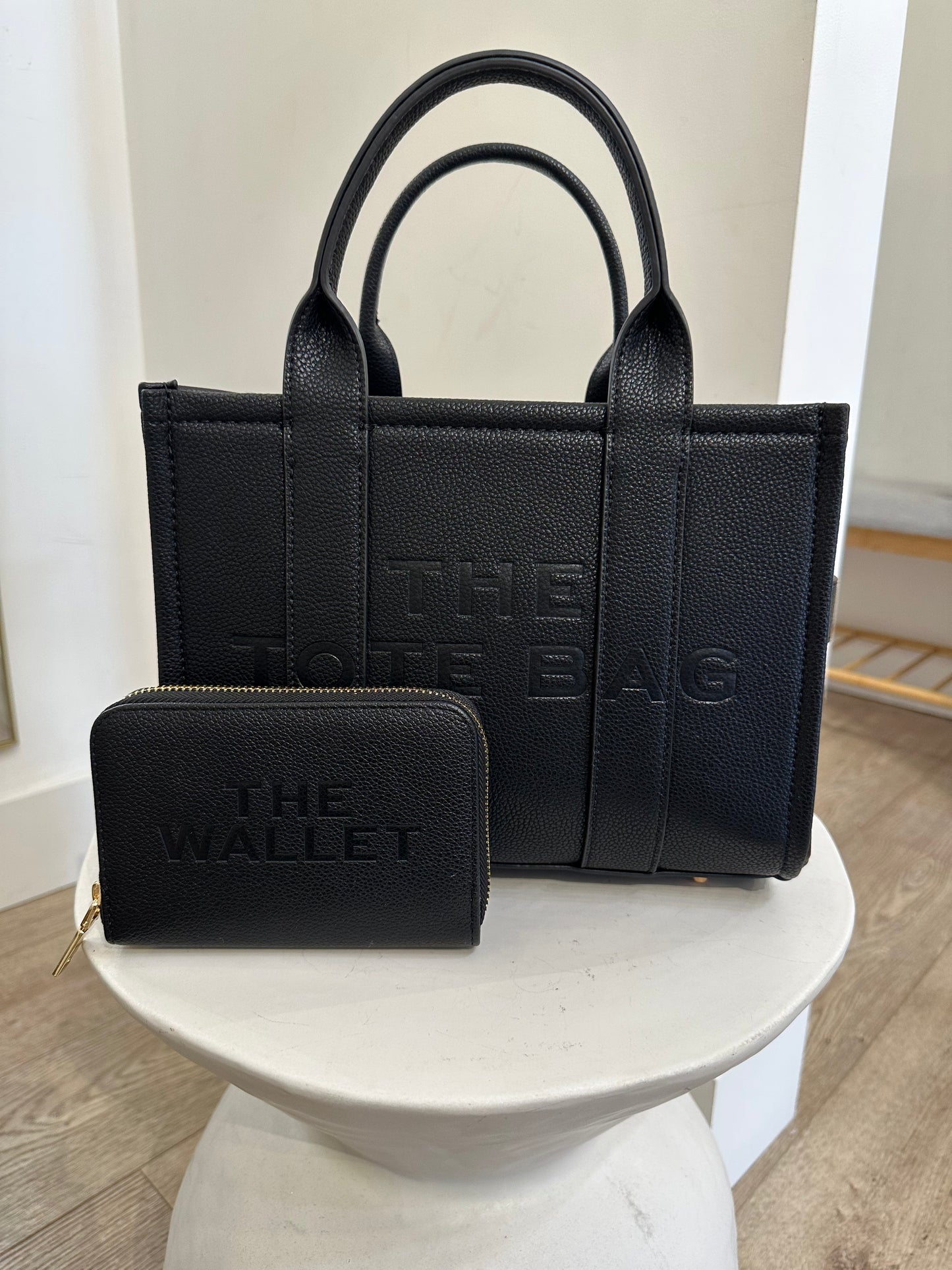 Black 'Tote' Shoulder Bag